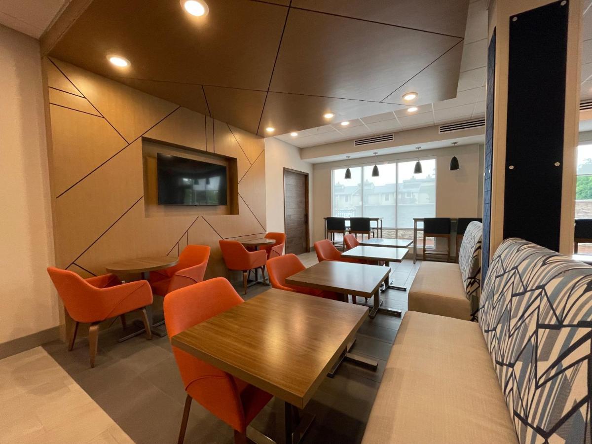 Holiday Inn Express & Suites - Ft. Smith - Airport By Ihg Fort Smith Eksteriør bilde