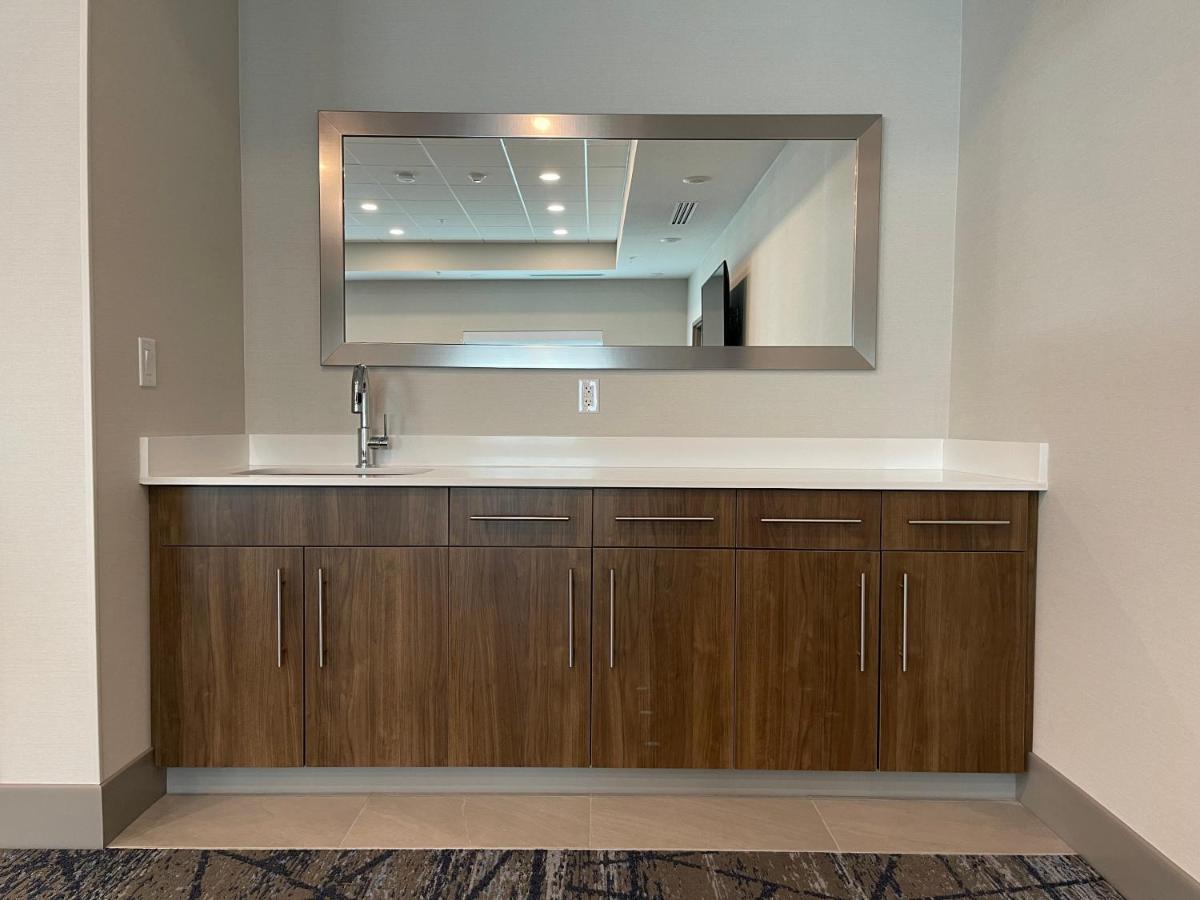 Holiday Inn Express & Suites - Ft. Smith - Airport By Ihg Fort Smith Eksteriør bilde